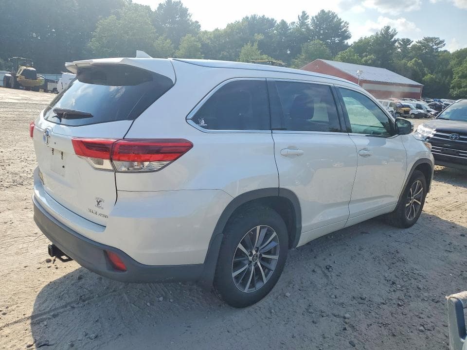 2017 TOYOTA HIGHLANDER XLE 3