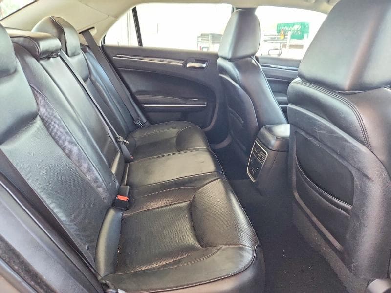 2019 CHRYSLER 300 LIMITED 10