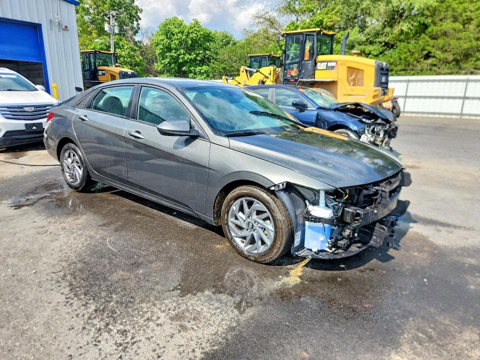 2024 HYUNDAI ELANTRA SEL 4
