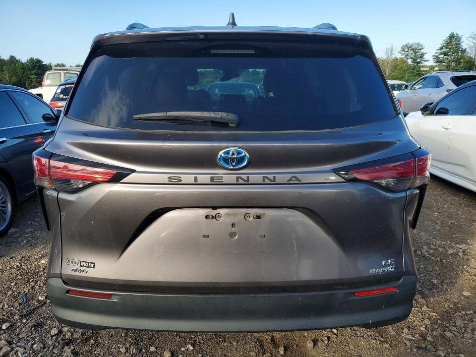 2022 TOYOTA SIENNA LE 6