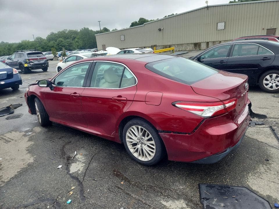 2018 TOYOTA CAMRY XLE 2