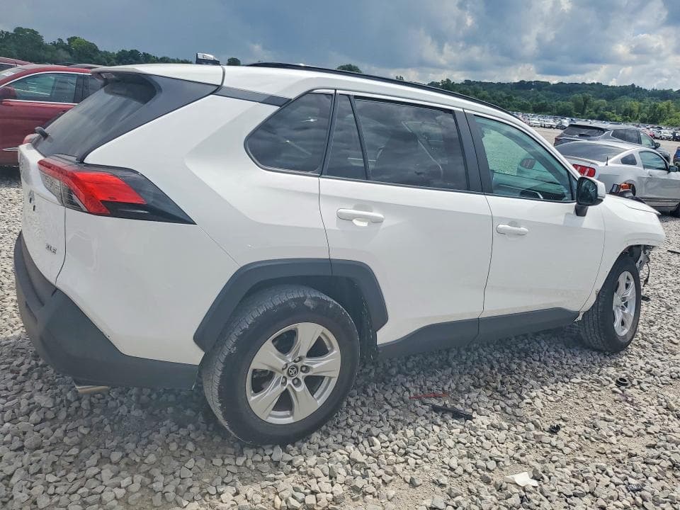 2020 TOYOTA RAV4 XLE 3
