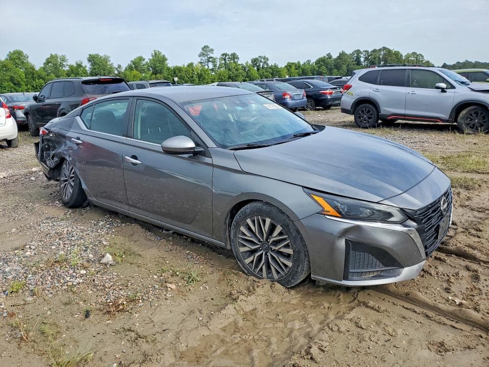 2023 NISSAN ALTIMA SV 4
