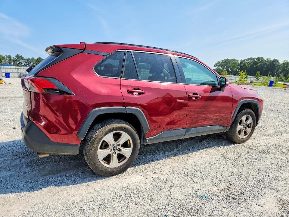 2019 TOYOTA RAV4 XLE 3