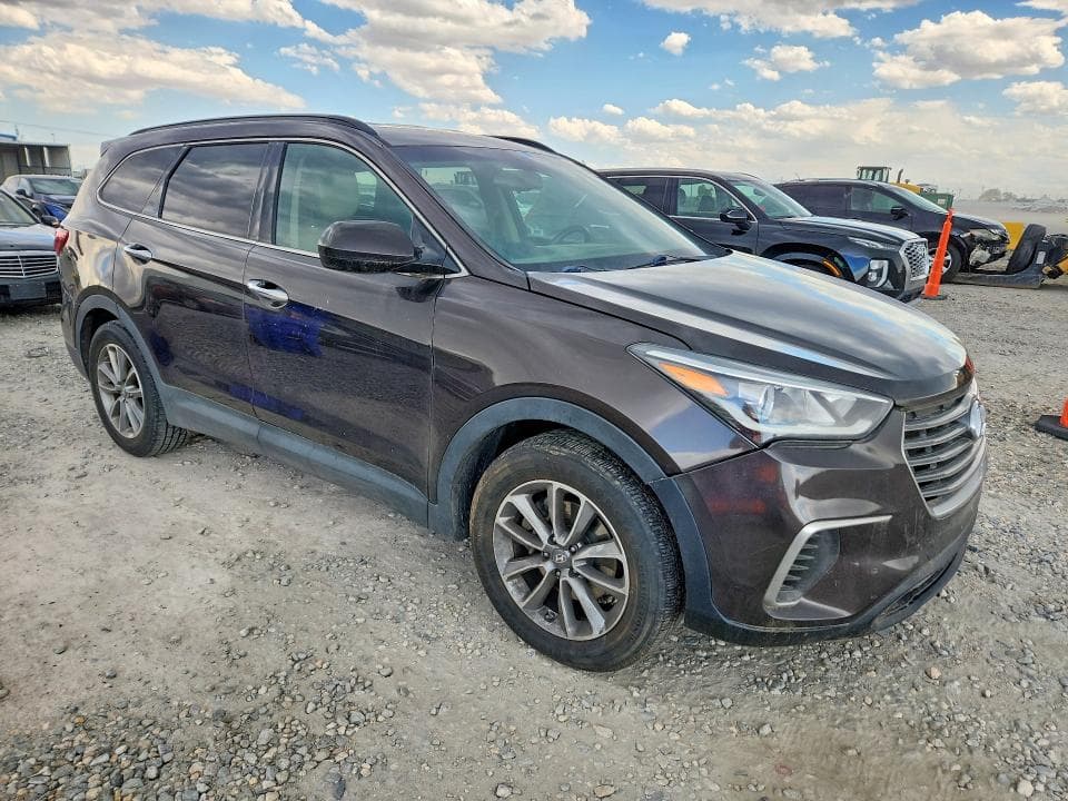 2017 HYUNDAI SANTA FE SE 4