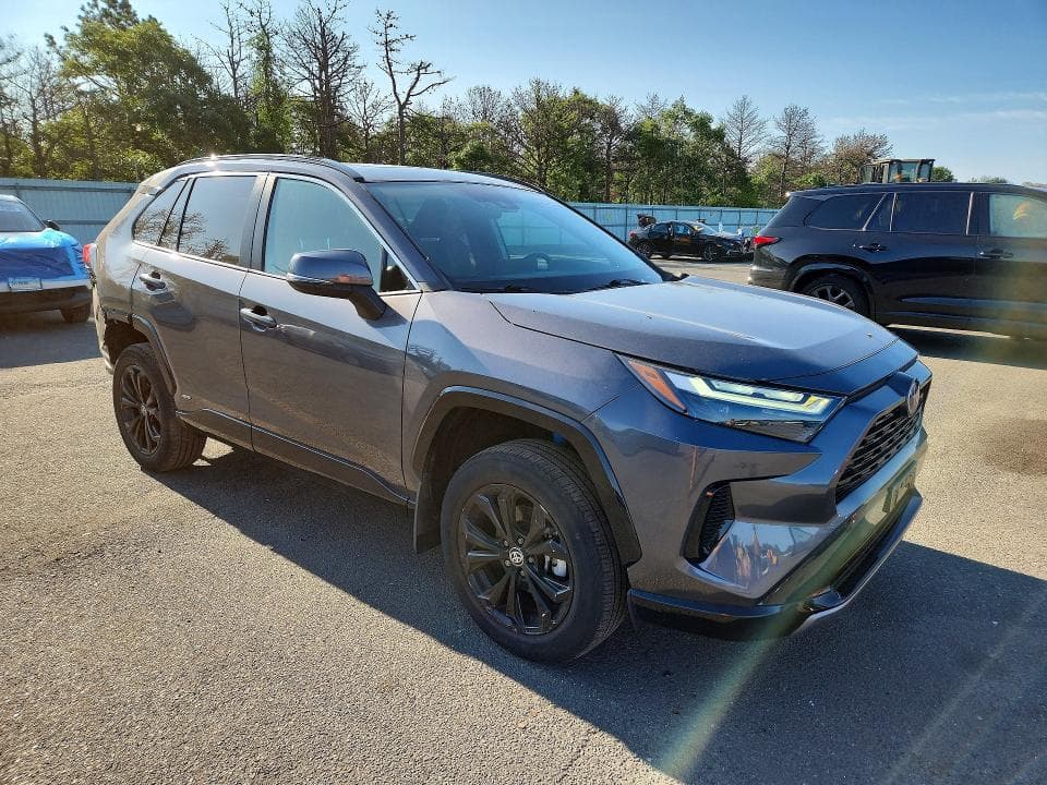 2022 TOYOTA RAV4 SE 4