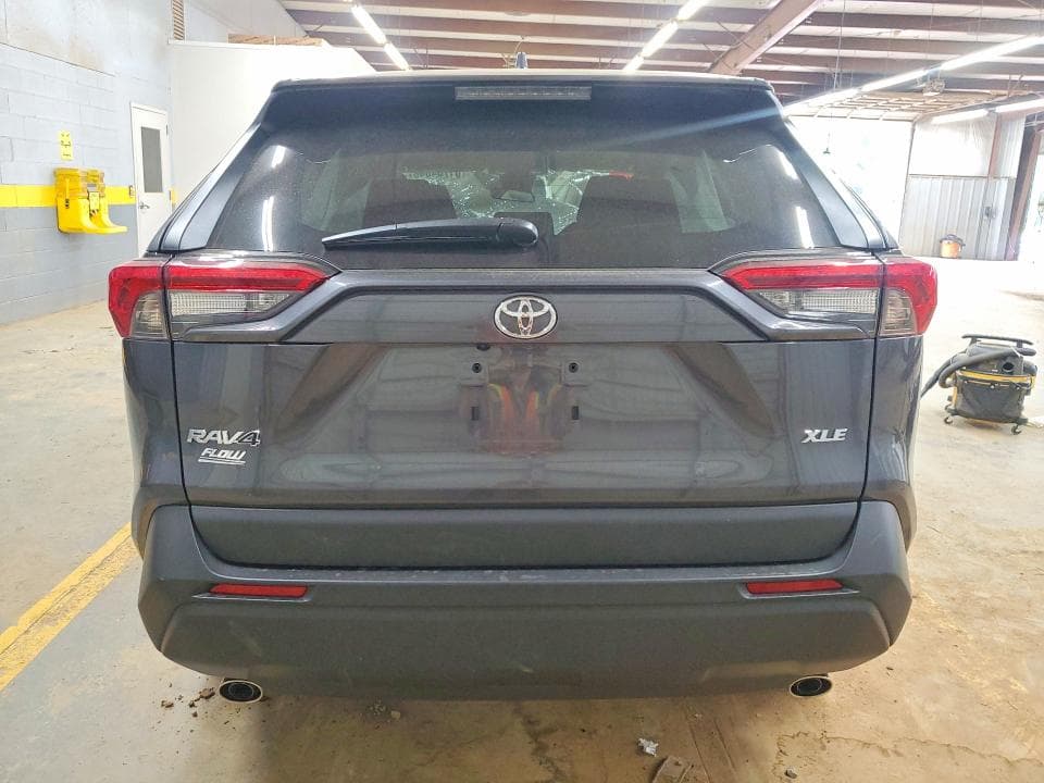 2025 TOYOTA RAV4 XLE 6