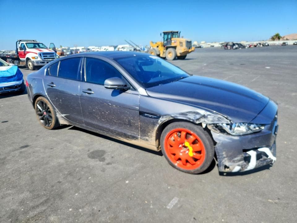 2017 JAGUAR XE PRESTIGE 4