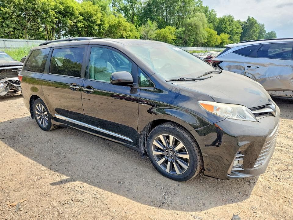 2018 TOYOTA SIENNA XLE PREMIUM 7-PASSENGER 4
