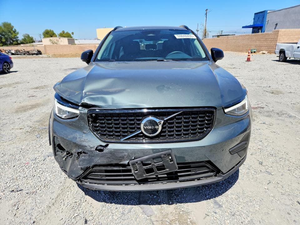 2026 VOLVO XC40 CORE 5