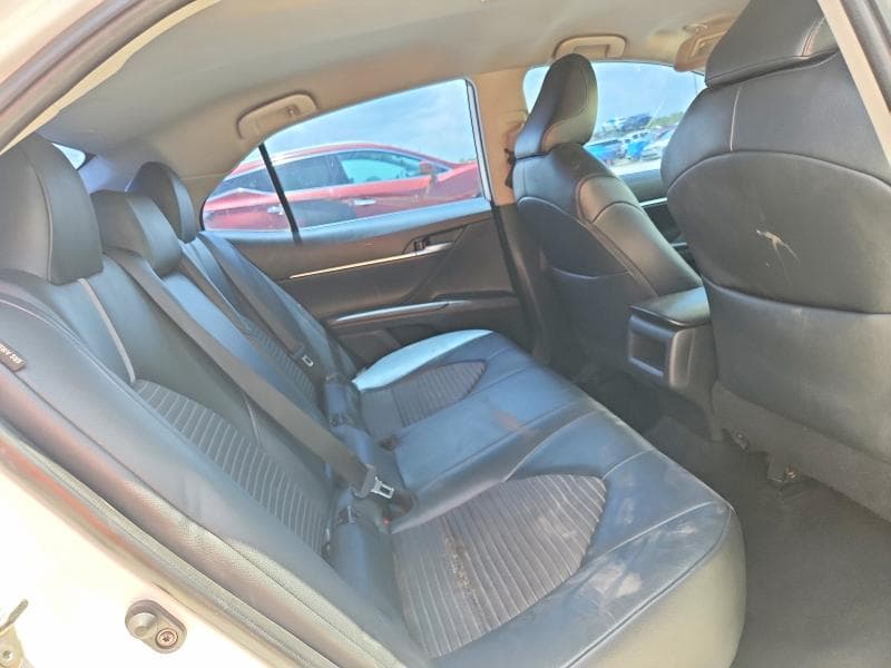 2019 TOYOTA CAMRY SE 10