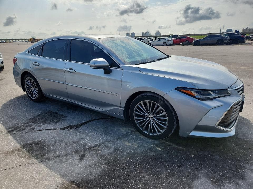 2020 TOYOTA AVALON LIMITED 4