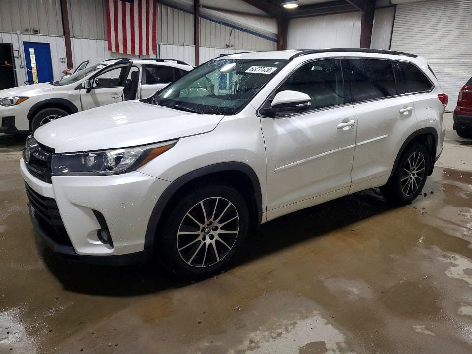 2018 TOYOTA HIGHLANDER SE - 1