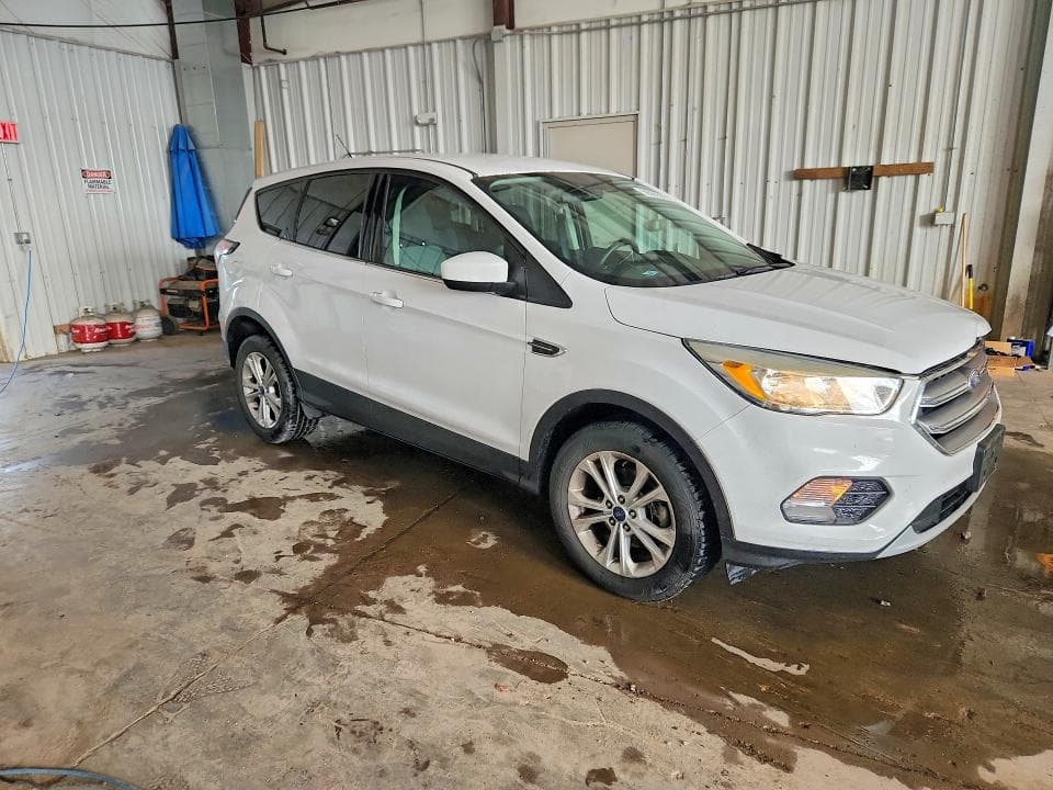 2017 FORD ESCAPE SE 4