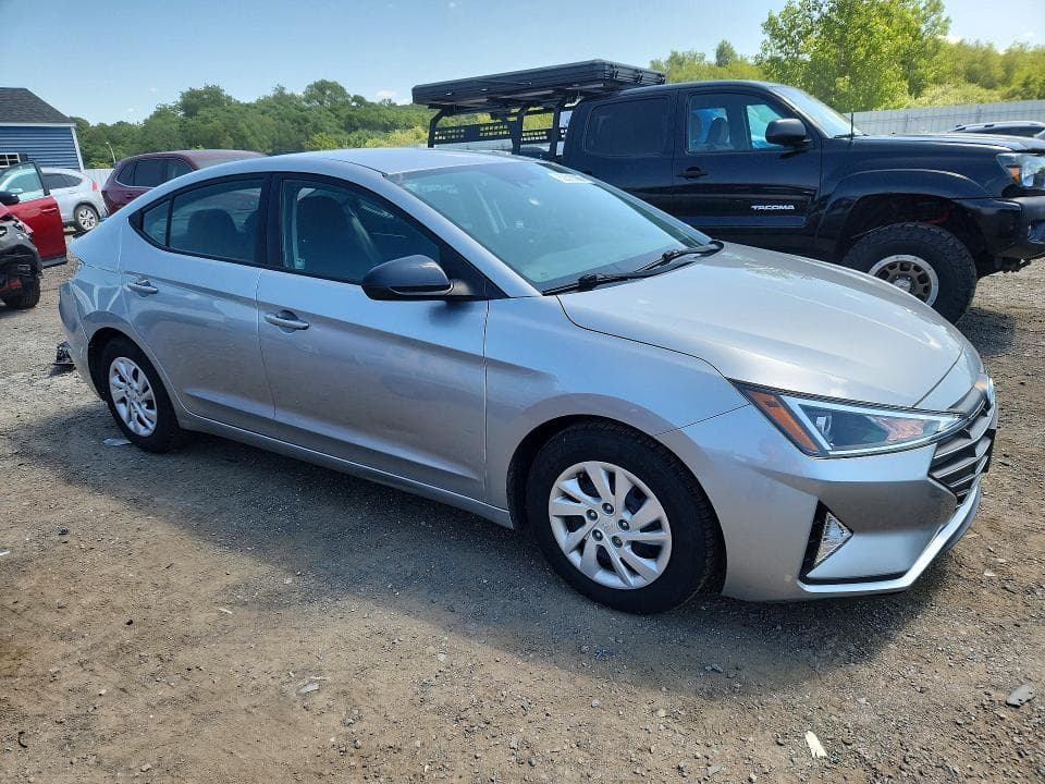 2020 HYUNDAI ELANTRA SE 4