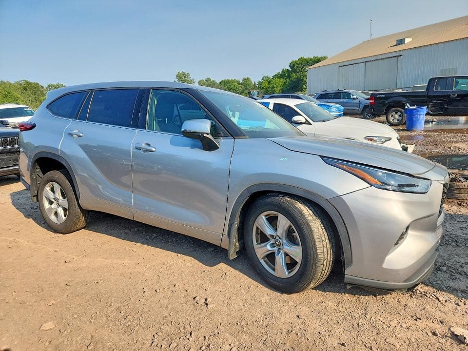 2022 TOYOTA HIGHLANDER LE 4