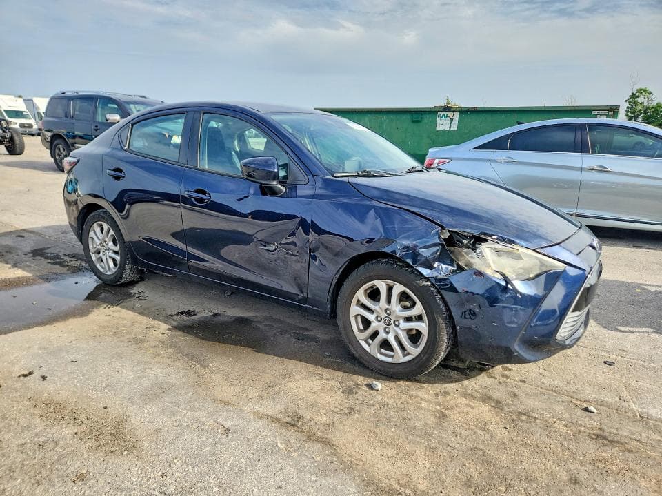 2017 TOYOTA YARIS BASE 4