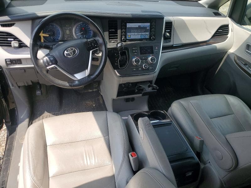 2018 TOYOTA SIENNA XLE PREMIUM 8-PASSENGER 8