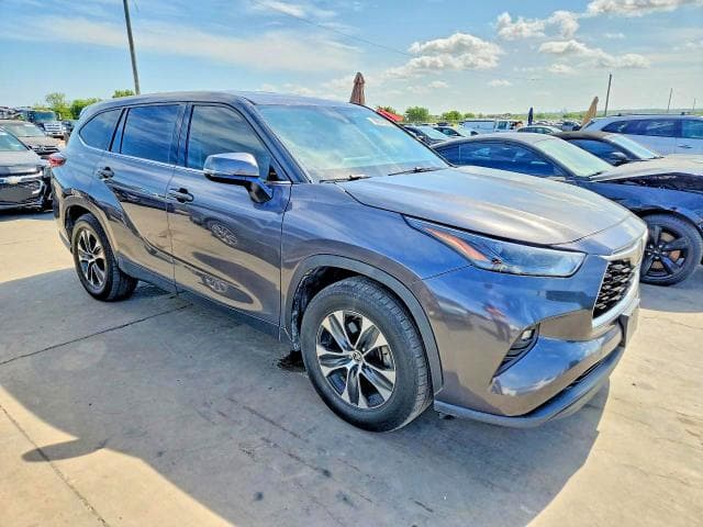 2022 TOYOTA HIGHLANDER LE 4
