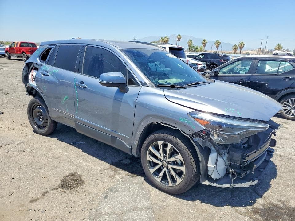 2022 TOYOTA COROLLA CROSS XLE 4