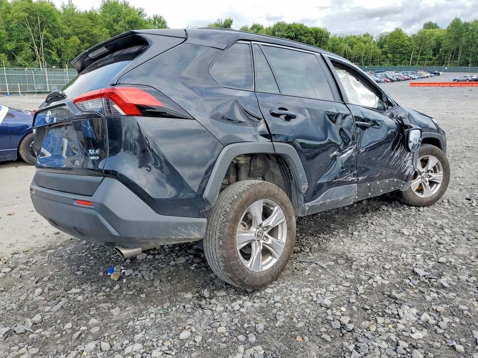 2025 TOYOTA RAV4 XLE 3