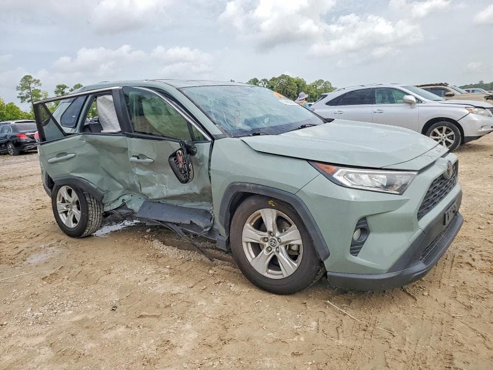 2021 TOYOTA RAV4 XLE 4