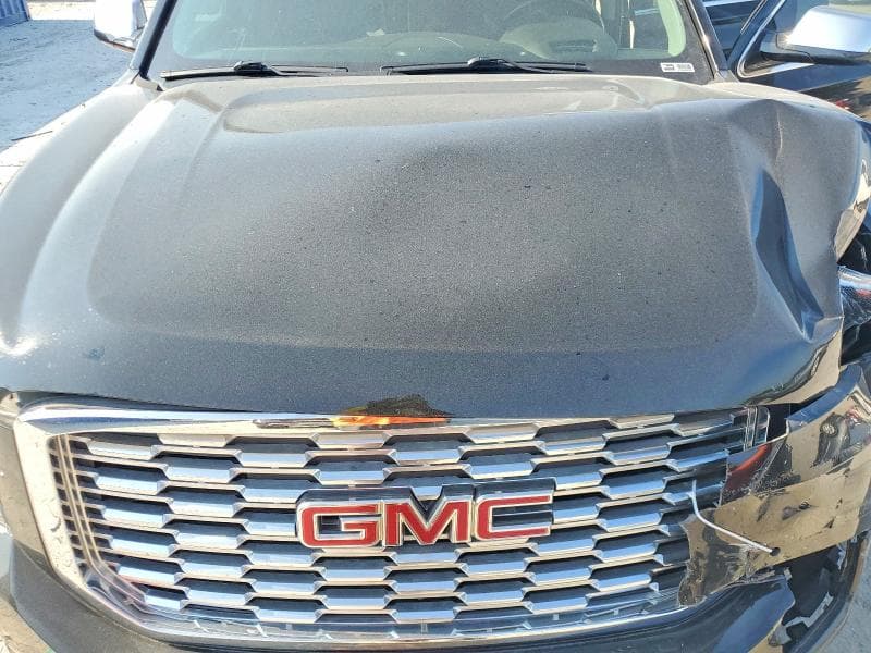 2018 GMC YUKON XL DENALI 12