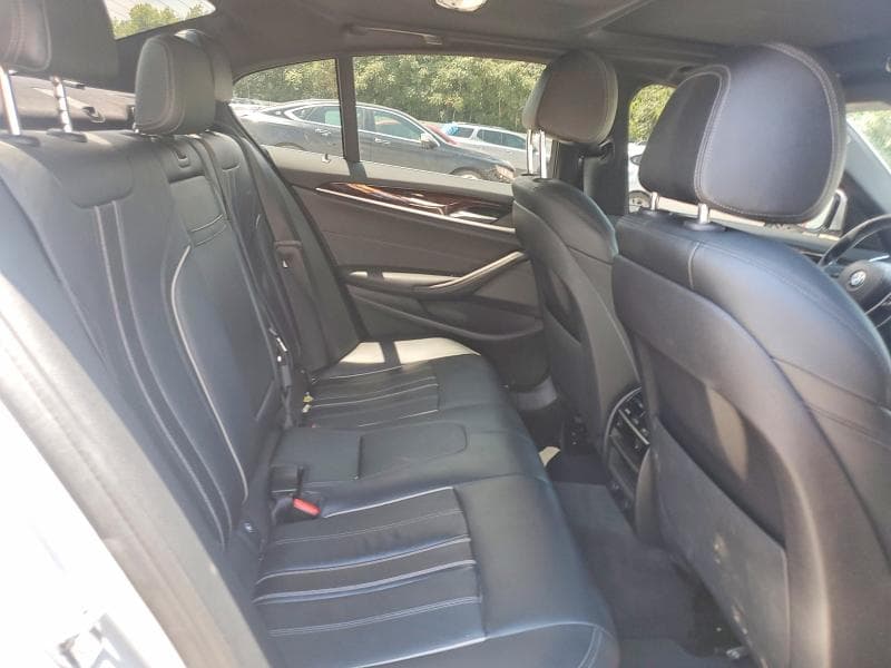 2019 BMW 530 XI 10