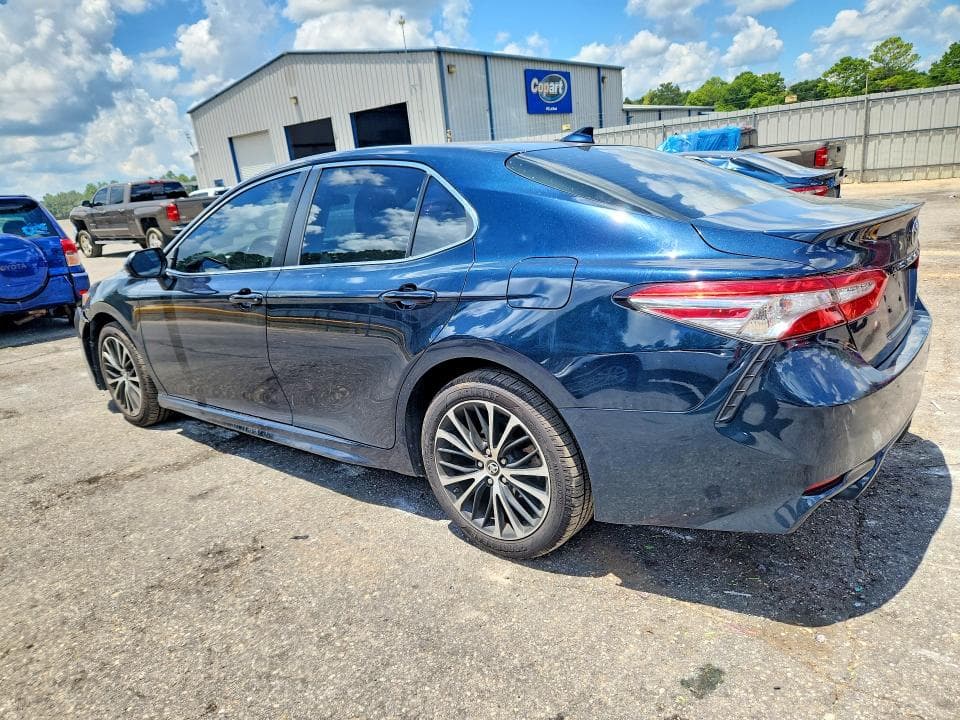 2019 TOYOTA CAMRY SE 2