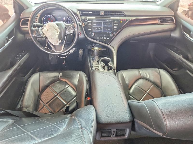 2019 TOYOTA CAMRY XLE 8