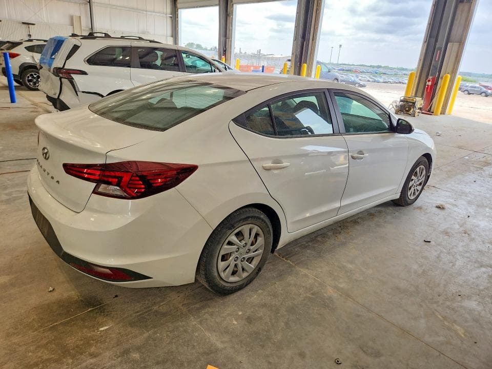 2020 HYUNDAI ELANTRA SE 3