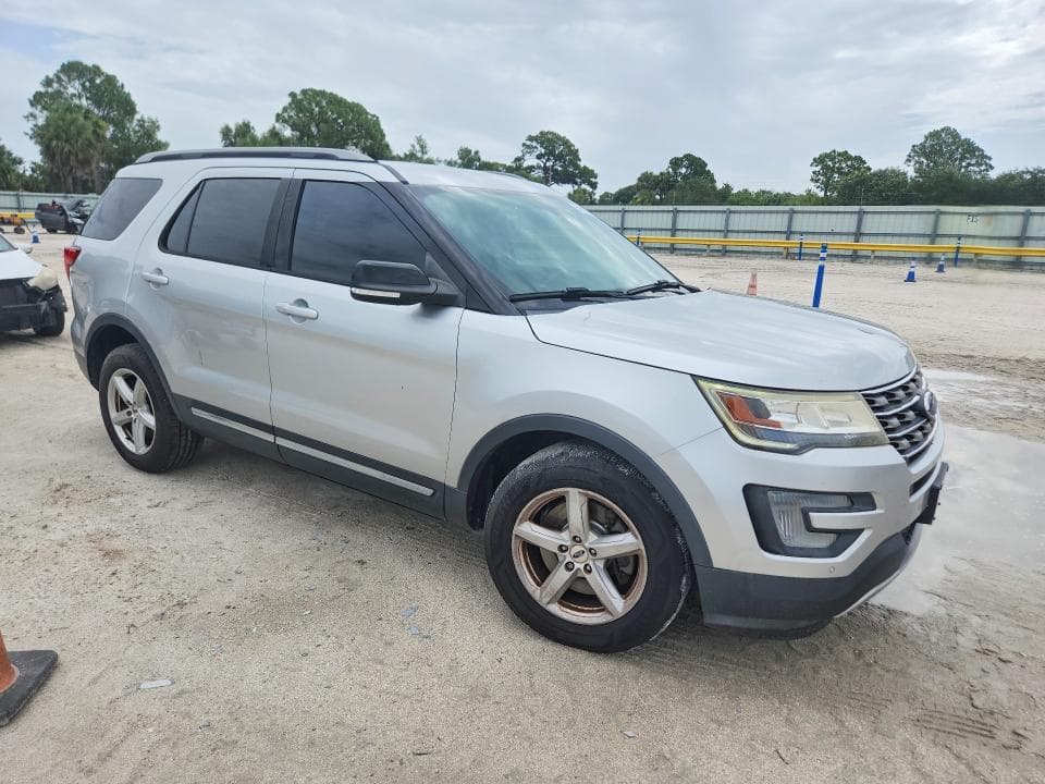 2017 FORD EXPLORER XLT 4