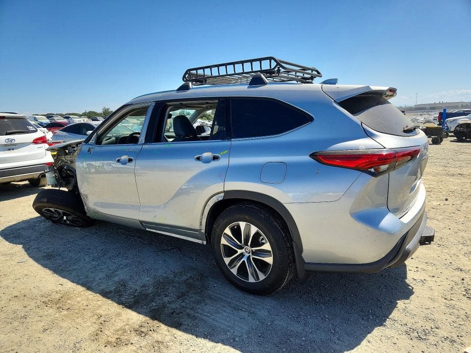 2021 TOYOTA HIGHLANDER XLE 2