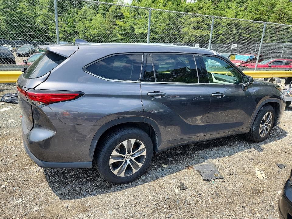 2022 TOYOTA HIGHLANDER XLE 3