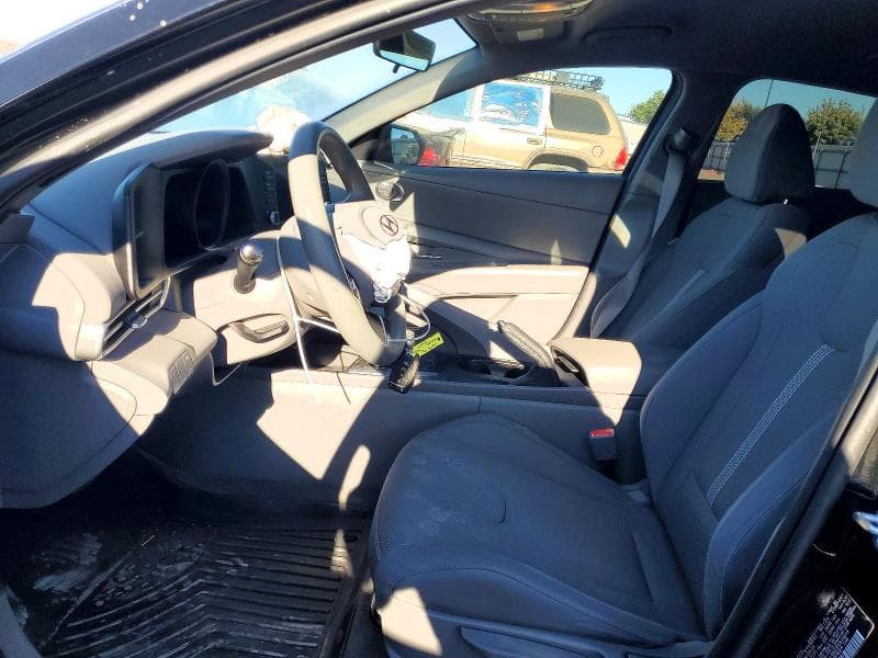 2023 HYUNDAI ELANTRA SE 7