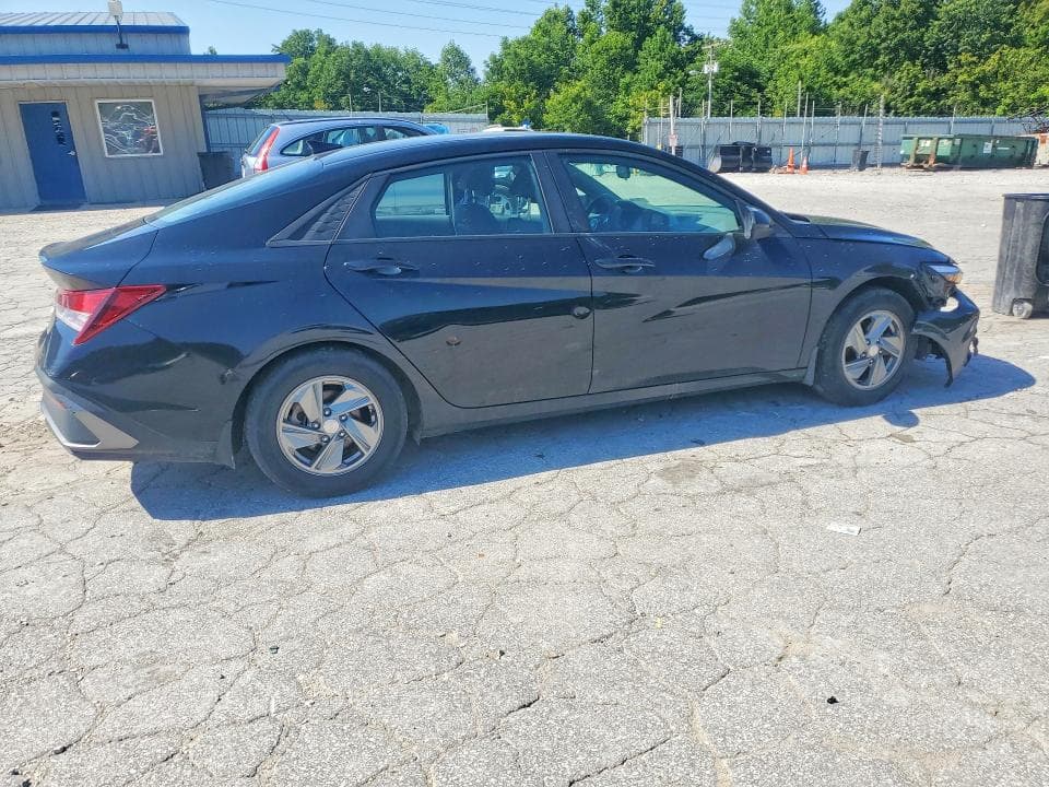 2024 HYUNDAI ELANTRA SE 3