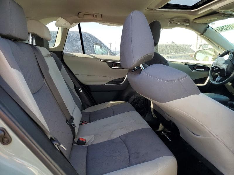 2019 TOYOTA RAV4 XLE 11