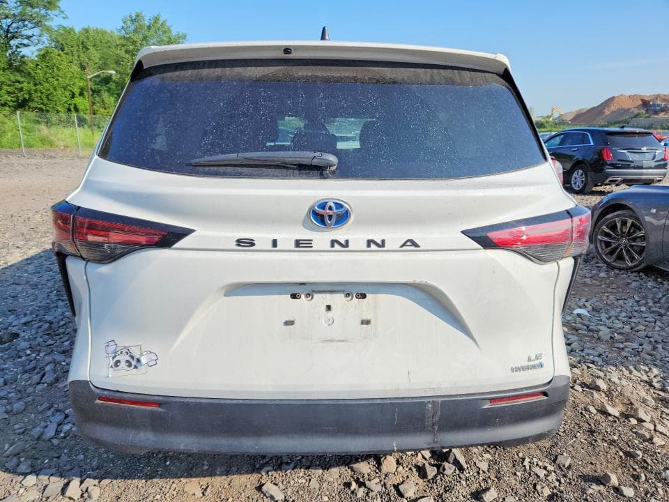 2022 TOYOTA SIENNA LE 6