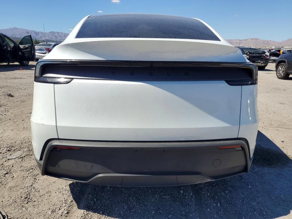 2026 TESLA MODEL Y 6