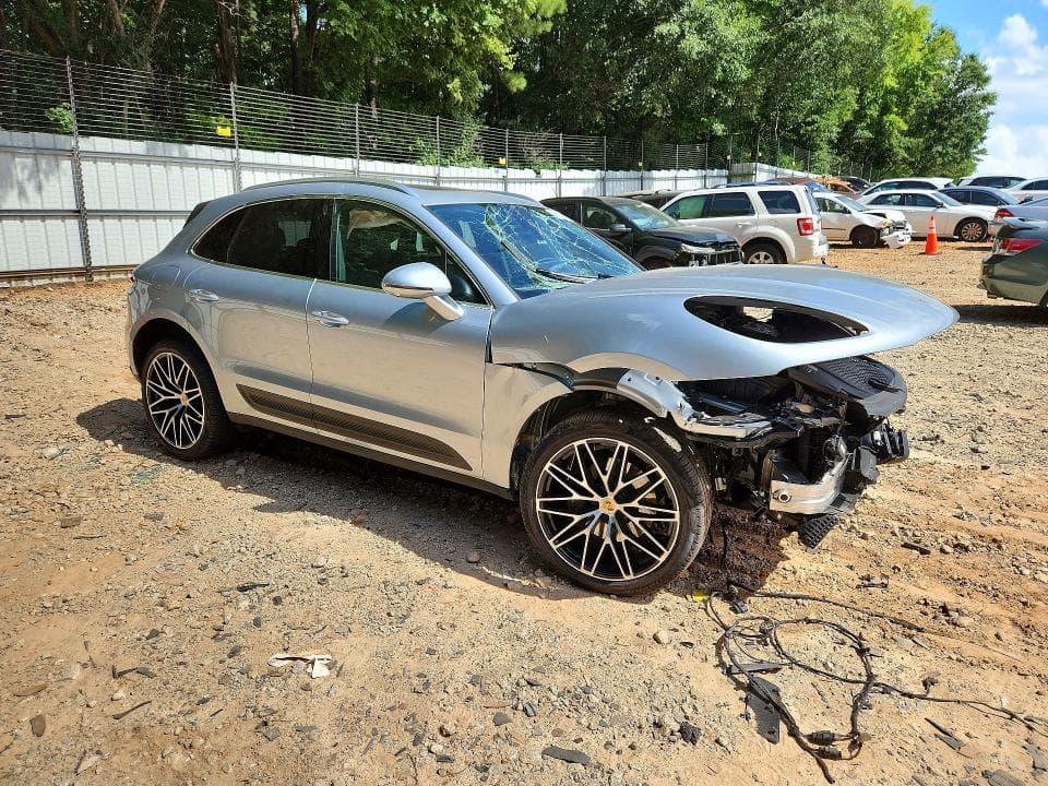 2025 PORSCHE MACAN BASE 4