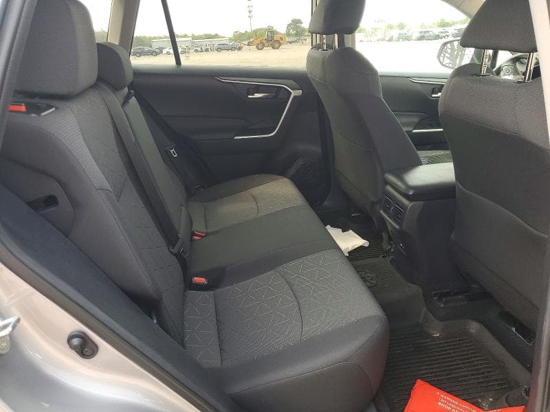 2021 TOYOTA RAV4 XLE 11