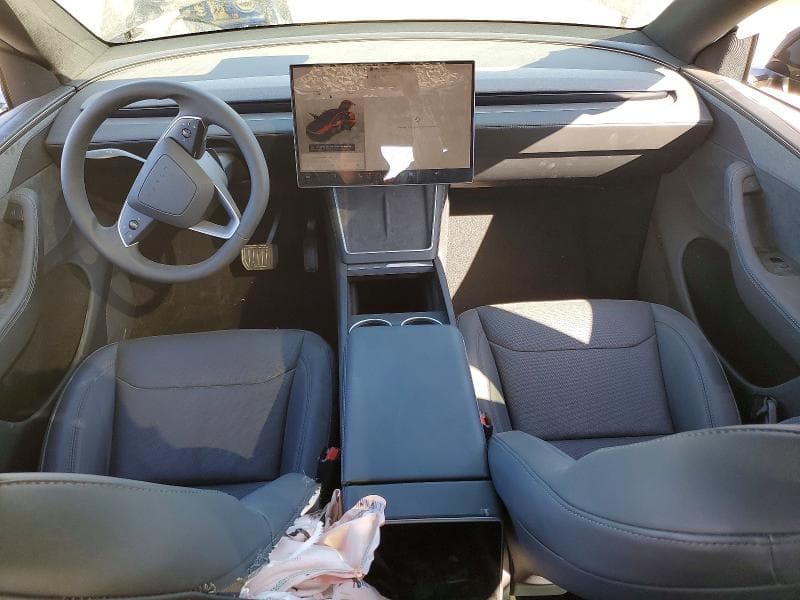 2026 TESLA MODEL Y 8