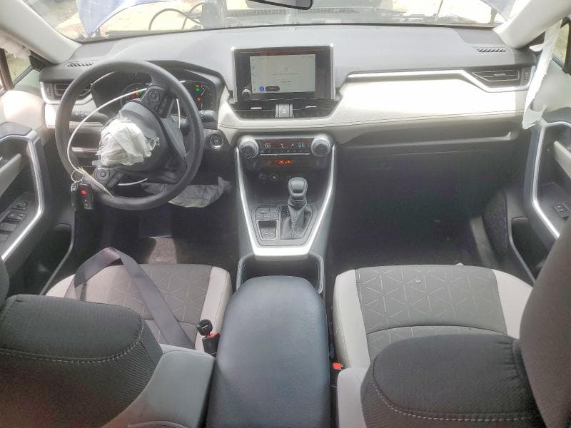 2025 TOYOTA RAV4 XLE 8