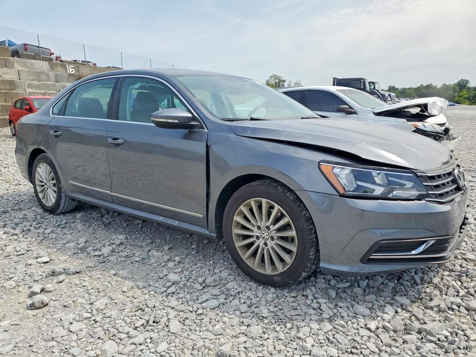 2017 VOLKSWAGEN PASSAT SE 4