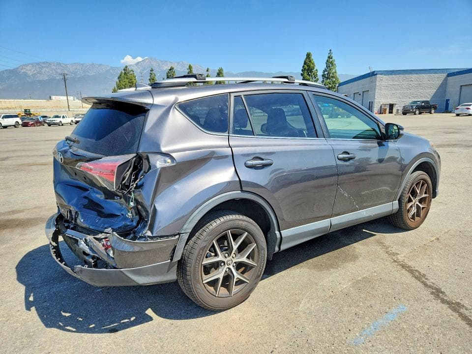 2018 TOYOTA RAV4 SE 3