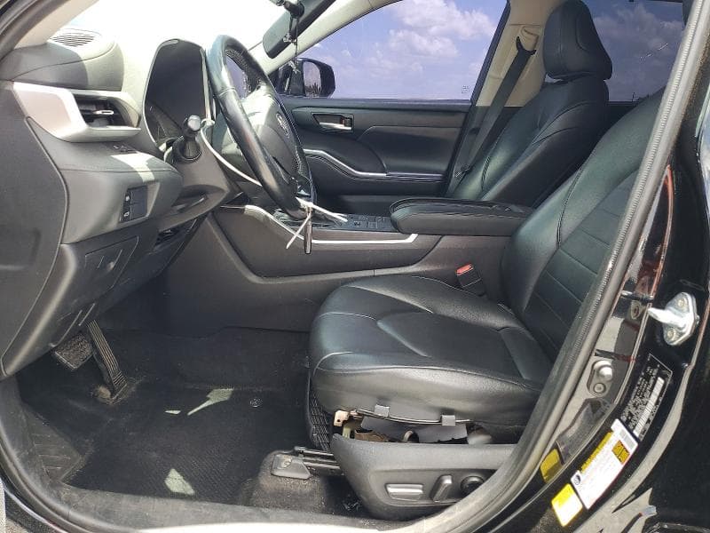 2021 TOYOTA HIGHLANDER XLE 7