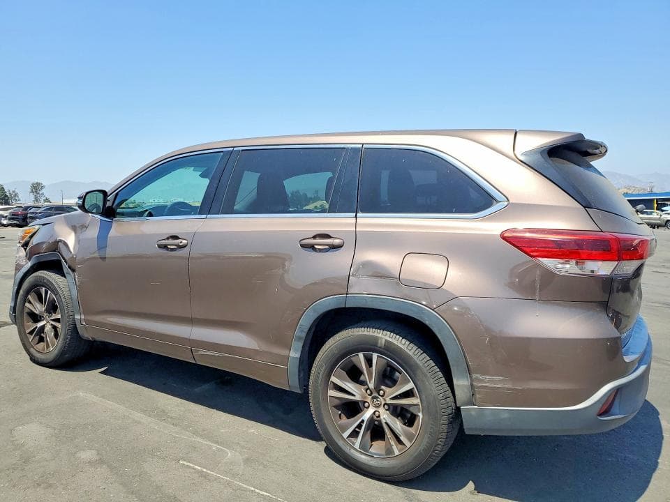 2018 TOYOTA HIGHLANDER LE 2