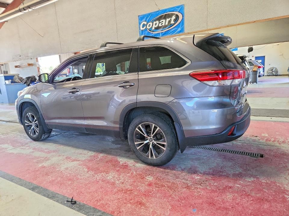 2019 TOYOTA HIGHLANDER LE 2