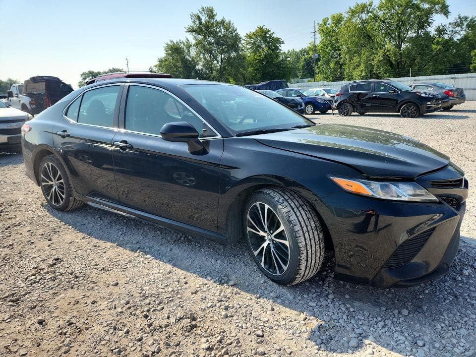 2019 TOYOTA CAMRY SE 4