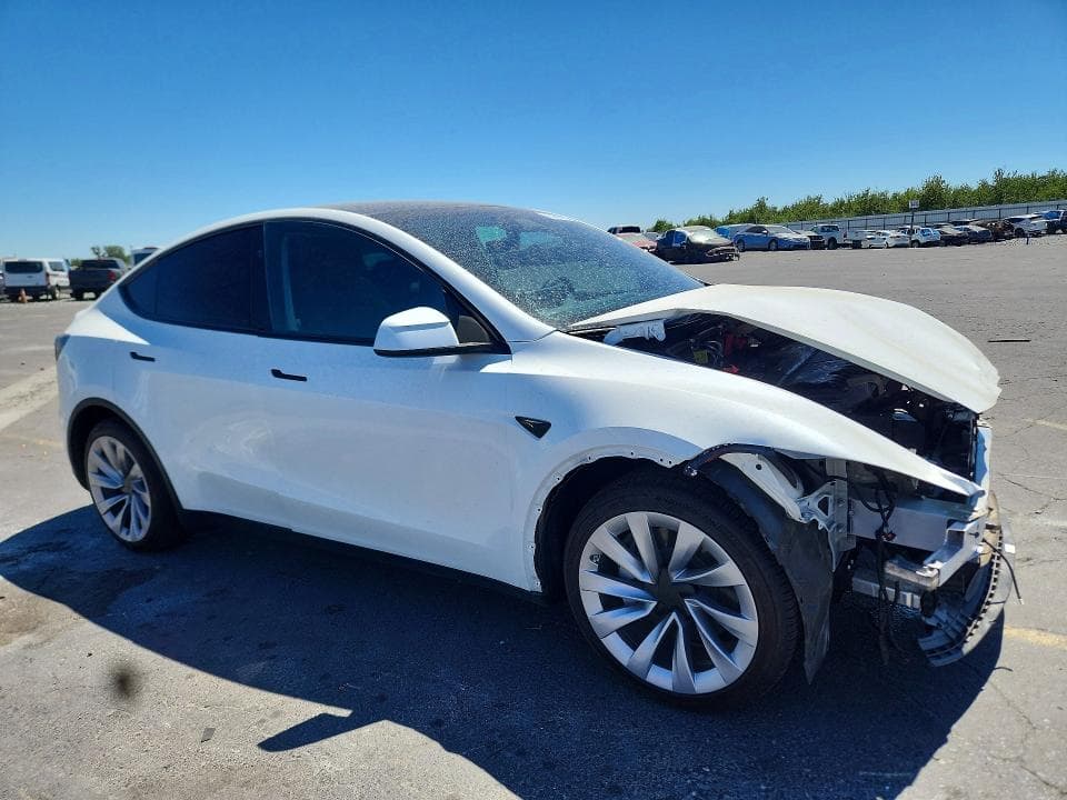 2026 TESLA MODEL Y 4